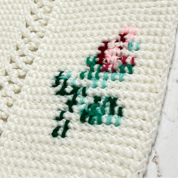 Vintage Hand-Crocheted Rose Floral Afghan Throw Blanket with Fringe - Picture 5 of 7